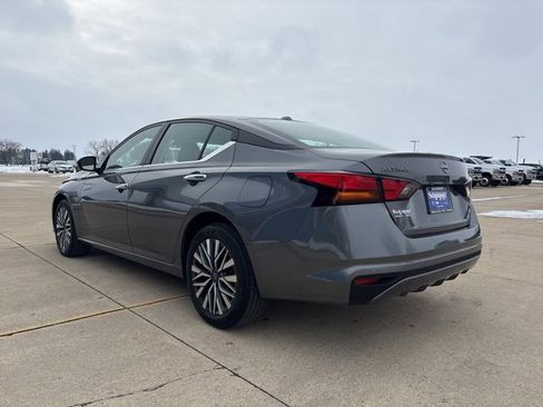 Used 2024 Nissan Altima 2.5 SV image 7