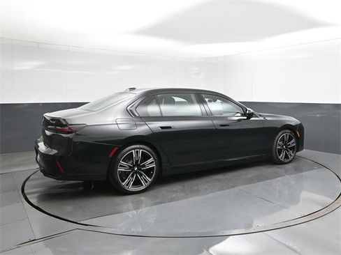 New 2026 BMW 750e xDrive w/ Premium Package image 15