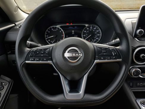 Used 2025 Nissan Sentra SV image 18