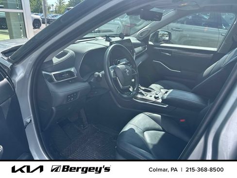 Used 2024 Toyota Highlander Platinum AWD/4WD image 9