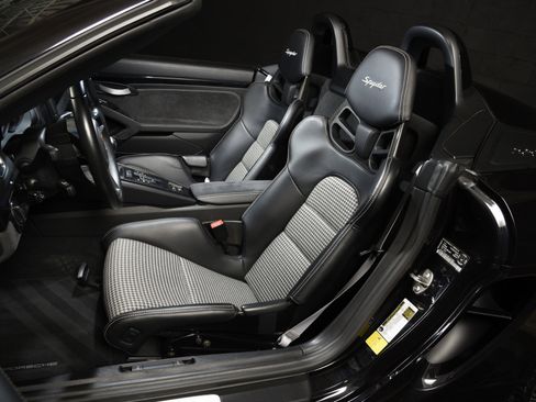 Used 2016 Porsche Boxster Spyder RWD image 22