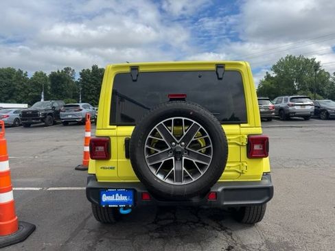 Used 2023 Jeep Wrangler Unlimited Sahara w/ Cold Weather Group AWD/4WD image 4