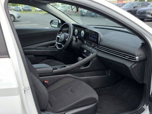 Certified 2025 Hyundai Elantra SEL FWD image 5