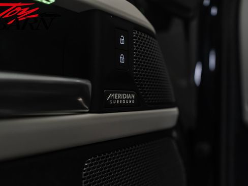 Used 2024 Land Rover Defender 110 SE image 22