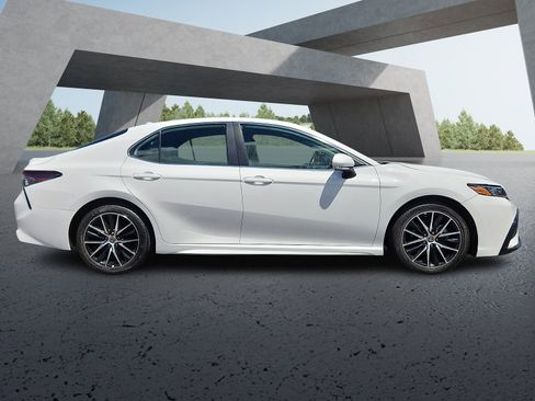 Used 2024 Toyota Camry SE AWD/4WD image 7