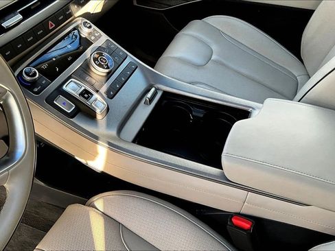Used 2024 Hyundai Palisade Calligraphy image 16