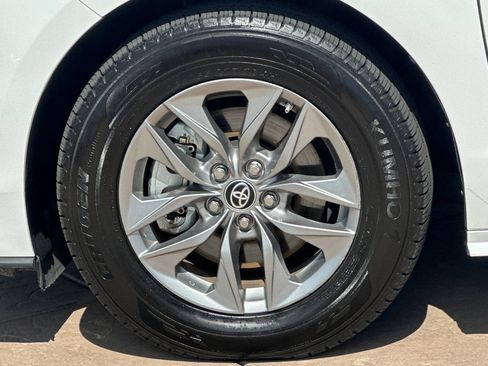 Certified 2024 Toyota Sienna LE AWD/4WD image 34