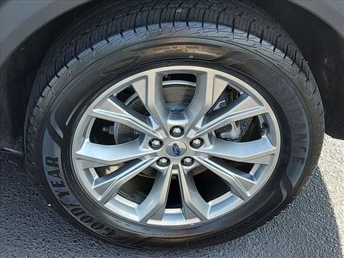 Certified 2023 Ford Explorer XLT w/ Equipment Group 202A AWD/4WD image 20
