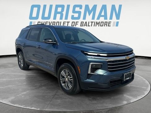 Used 2026 Chevrolet Traverse LT AWD/4WD image 1
