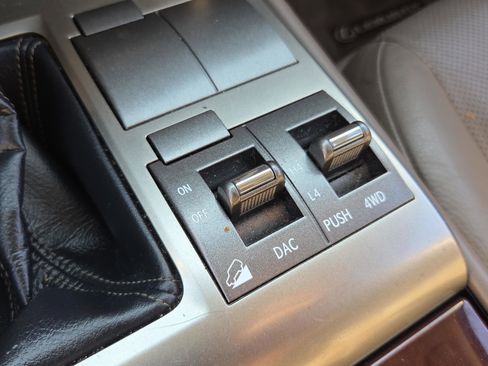 Used 2018 Lexus GX 460 Premium w/ Premium Package image 27