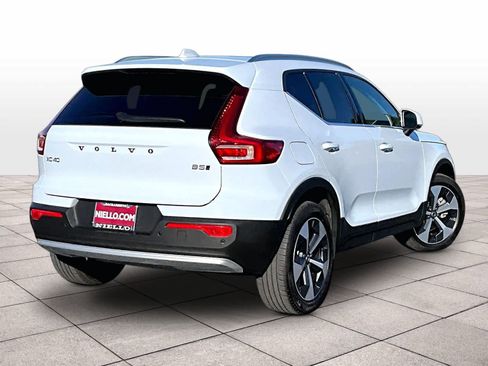 Used 2025 Volvo XC40 B5 Plus image 15