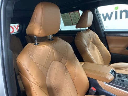 Used 2025 Toyota Highlander Platinum image 14