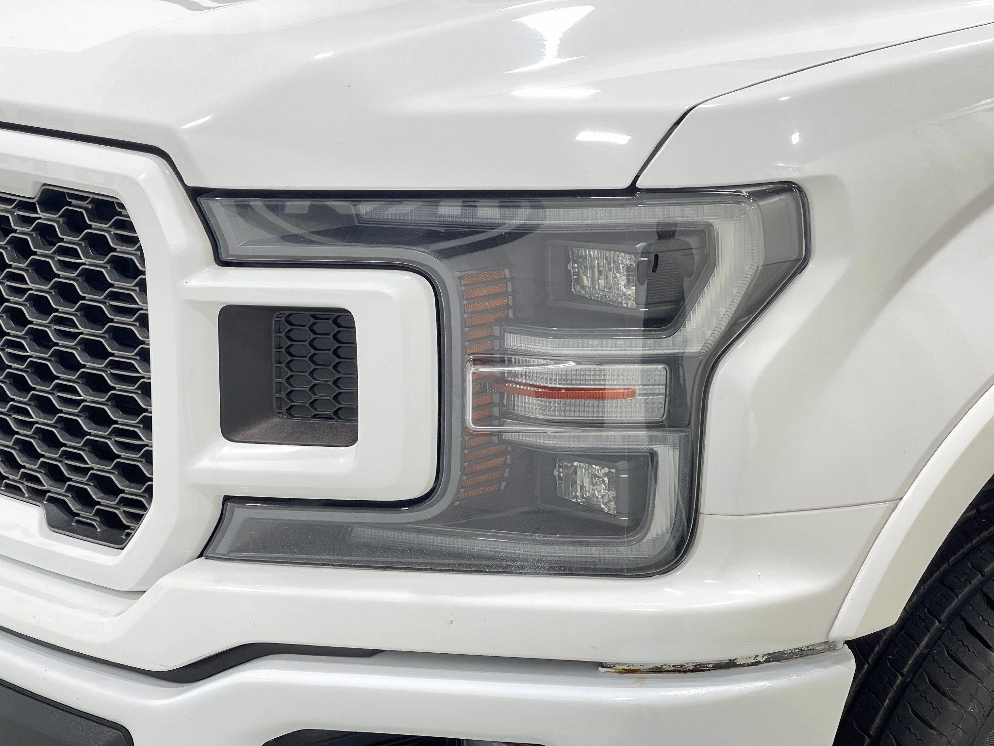 Used 2018 Ford F150 Lariat w/ Equipment Group 502A Luxury AWD/4WD image 32