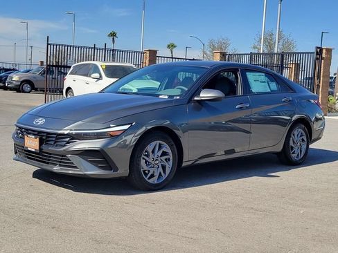 New 2026 Hyundai Elantra Hybrid FWD image 2