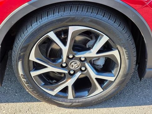 Used 2021 Toyota C-HR XLE FWD image 9