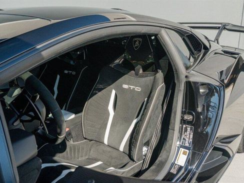 Used 2021 Lamborghini Huracan STO image 11