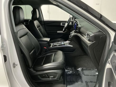 Used 2022 Ford Explorer XLT w/ Equipment Group 202A image 26