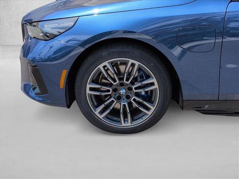 New 2026 BMW 550e xDrive AWD/4WD image 9