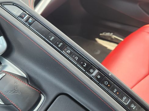 Used 2021 Chevrolet Corvette Stingray Convertible w/ 1LT RWD image 18