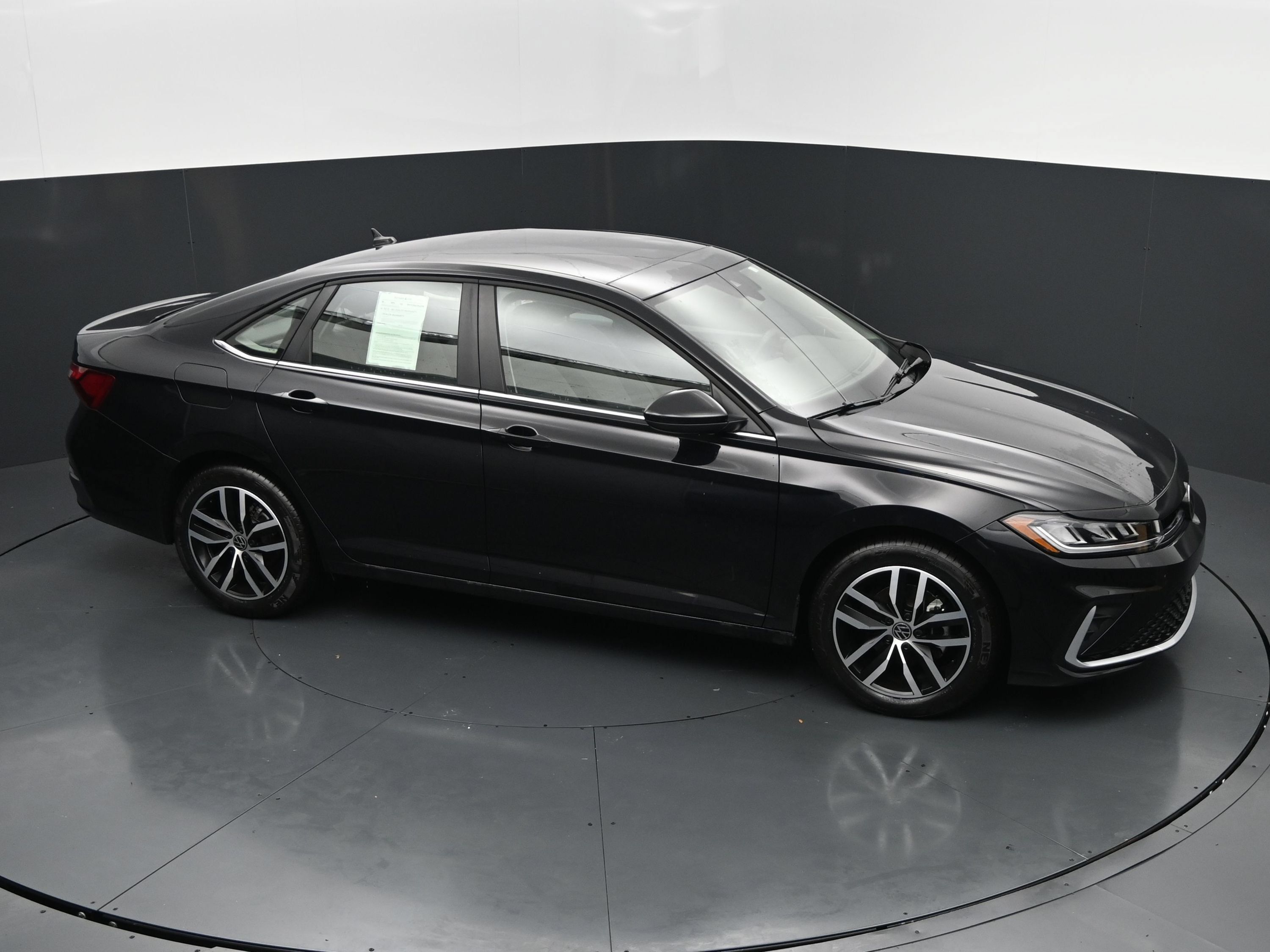 Used 2026 Volkswagen Jetta SE FWD image 32