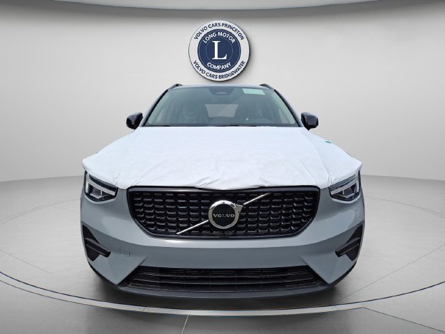 New 2026 Volvo XC40 B5 Core w/ Climate Package AWD/4WD image 2