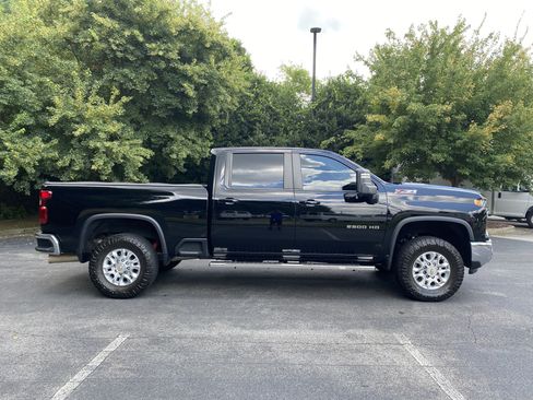 Used 2024 Chevrolet Silverado 2500 LT AWD/4WD image 10