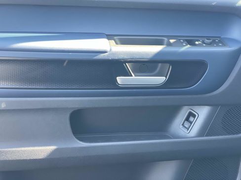 Certified 2025 Volkswagen ID. Buzz Pro S RWD image 20