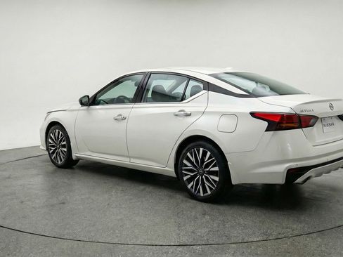 Used 2025 Nissan Altima 2.5 SV image 6