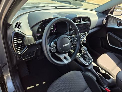 Used 2023 Kia Soul S FWD image 8