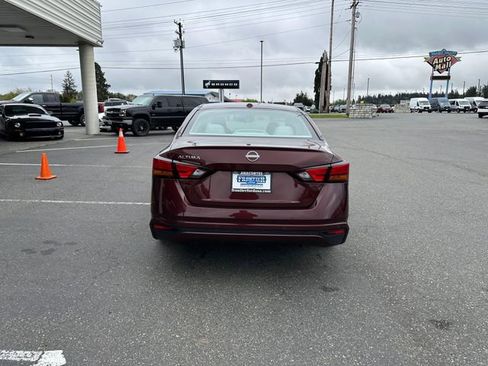 Used 2025 Nissan Altima 2.5 SV FWD image 3