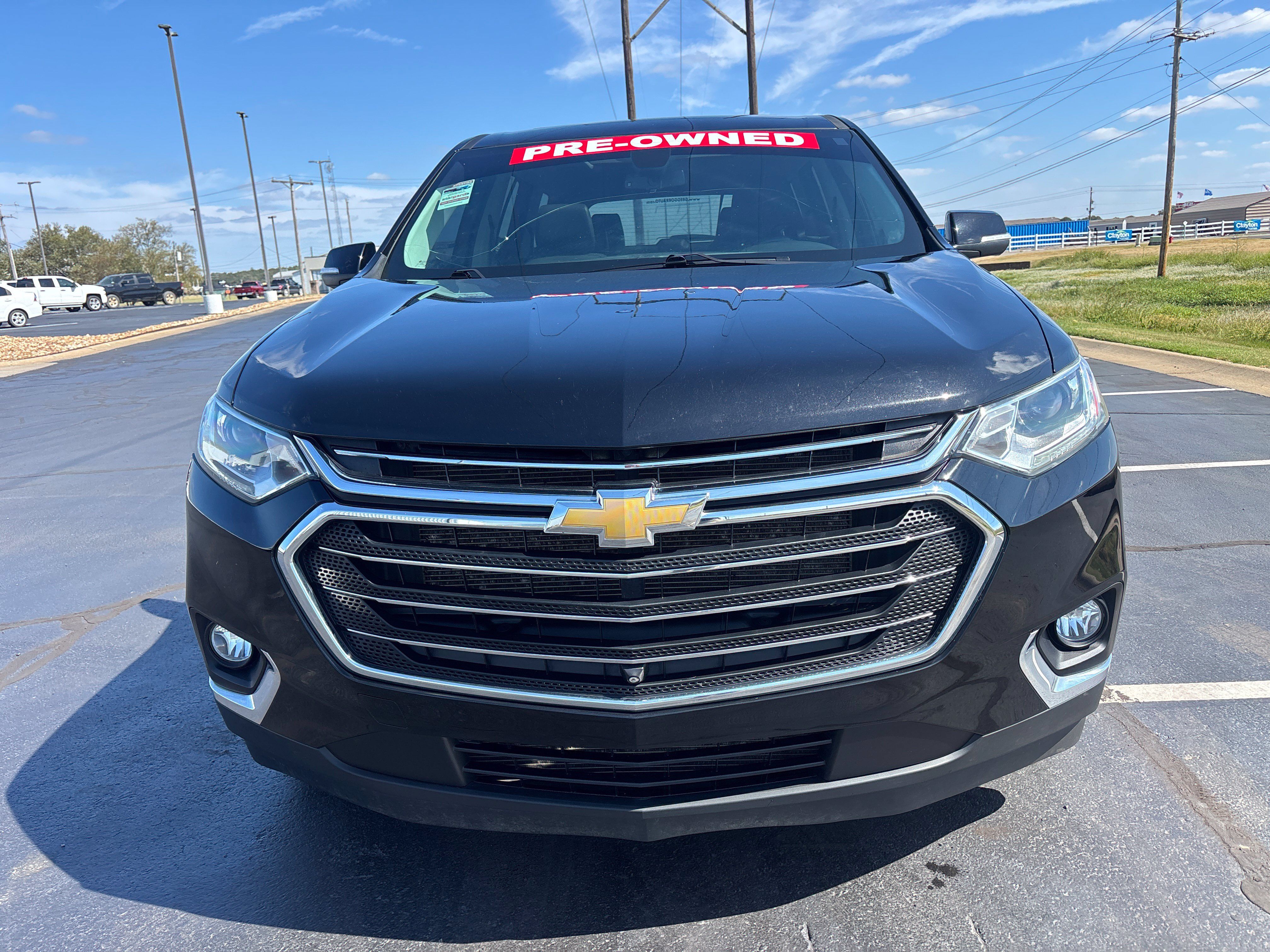 Used 2021 Chevrolet Traverse LT w/ LT Premium Package FWD image 2