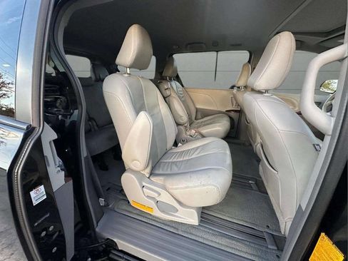 Used 2012 Toyota Sienna Limited image 17