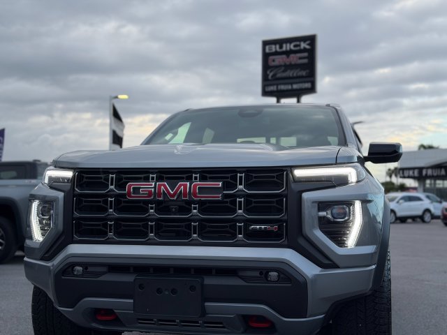 Used 2025 GMC Canyon AT4 w/ Nightfall Edition AWD/4WD image 11