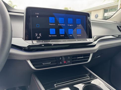 Used 2024 Volkswagen Atlas Peak Edition SE image 25