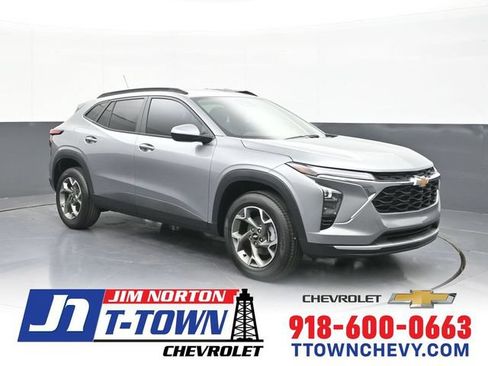 New 2026 Chevrolet Trax LT w/ Driver Confidence Package FWD image 1
