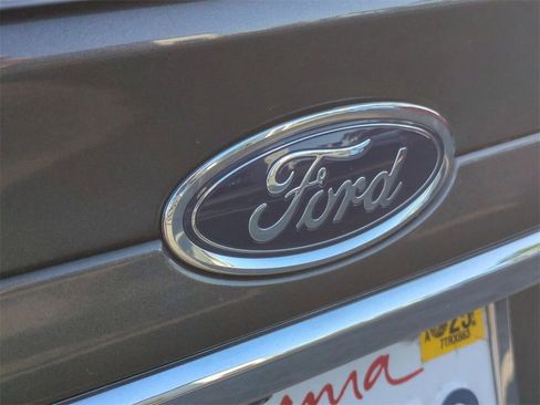 Used 2017 Ford Fusion SE w/ Equipment Group 201A image 30