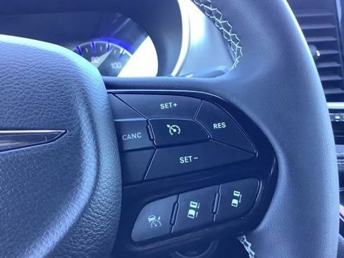 Used 2023 Chrysler Pacifica Touring-L w/ S Appearance Package AWD/4WD image 31