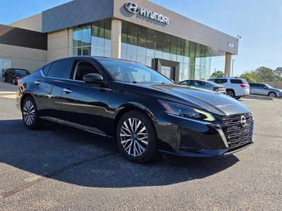 Used 2025 Nissan Altima 2.5 SV