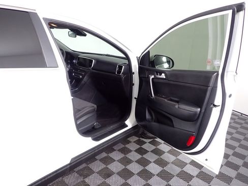 Used 2020 Kia Sportage LX AWD/4WD image 33