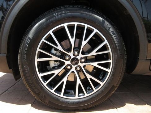 Certified 2025 Ford Escape SE FWD image 8
