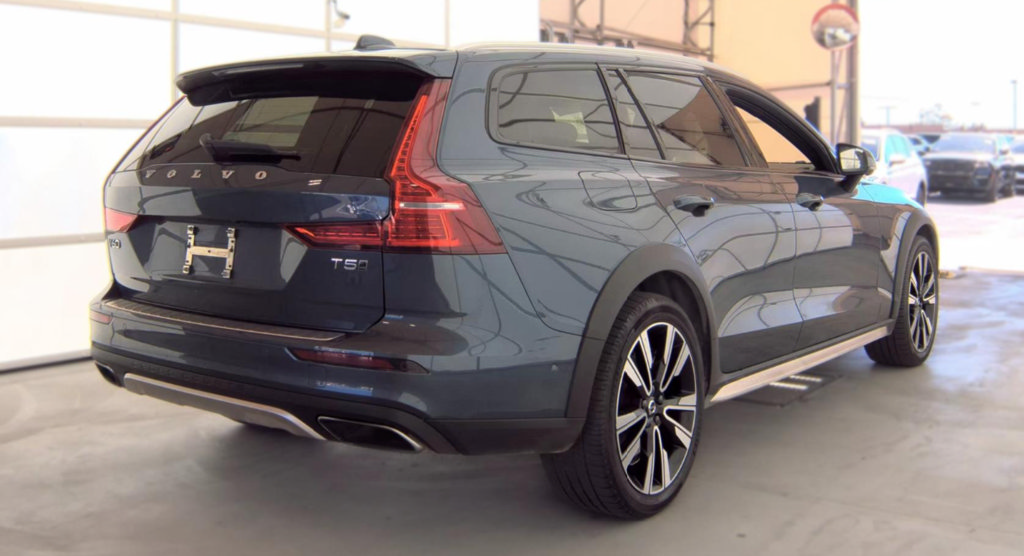 Used 2021 Volvo V60 T5 Cross Country w/ Protection Package Premier AWD/4WD image 2