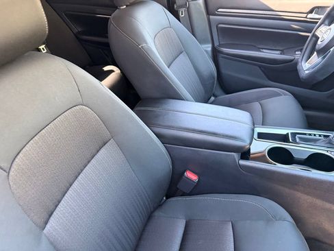 Used 2024 Nissan Altima 2.5 SV FWD image 11