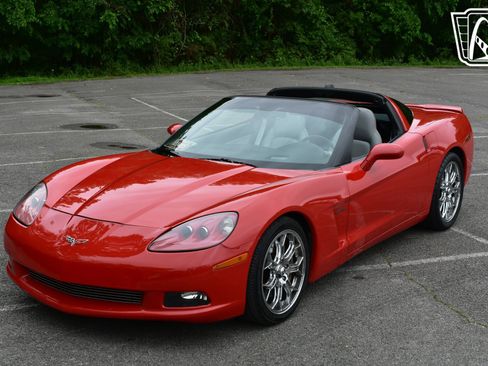 Used 2005 Chevrolet Corvette Coupe w/ Preferred Equipment Group image 3