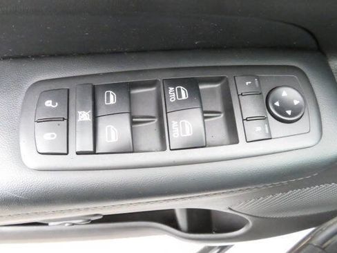 Used 2019 Jeep Grand Cherokee Limited AWD/4WD image 18