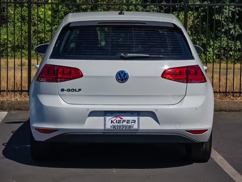 Used 2015 Volkswagen e-Golf SEL Premium FWD image 4