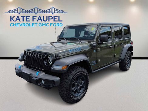 Used 2023 Jeep Wrangler Unlimited w/ Cold Weather Group AWD/4WD image 3