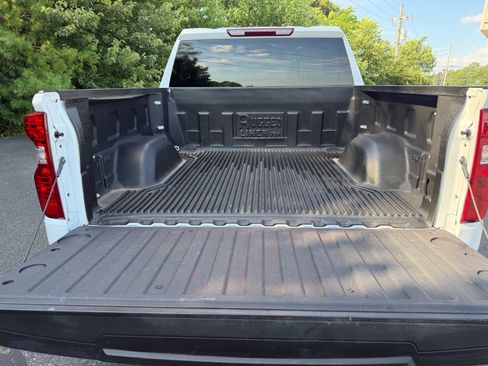 Used 2025 Chevrolet Silverado 1500 LT AWD/4WD image 18