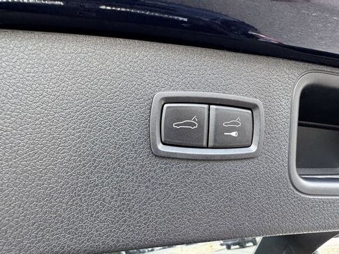 Used 2023 Porsche Macan AWD/4WD image 11