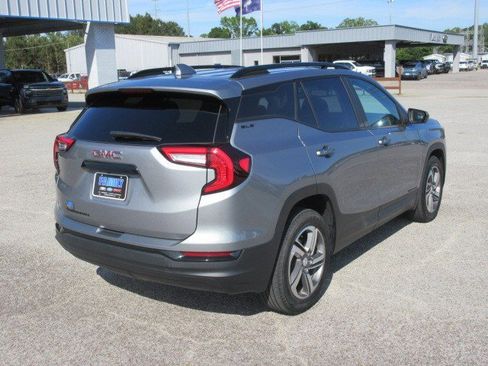 Used 2023 GMC Terrain SLE w/ Driver Convenience Package FWD image 5