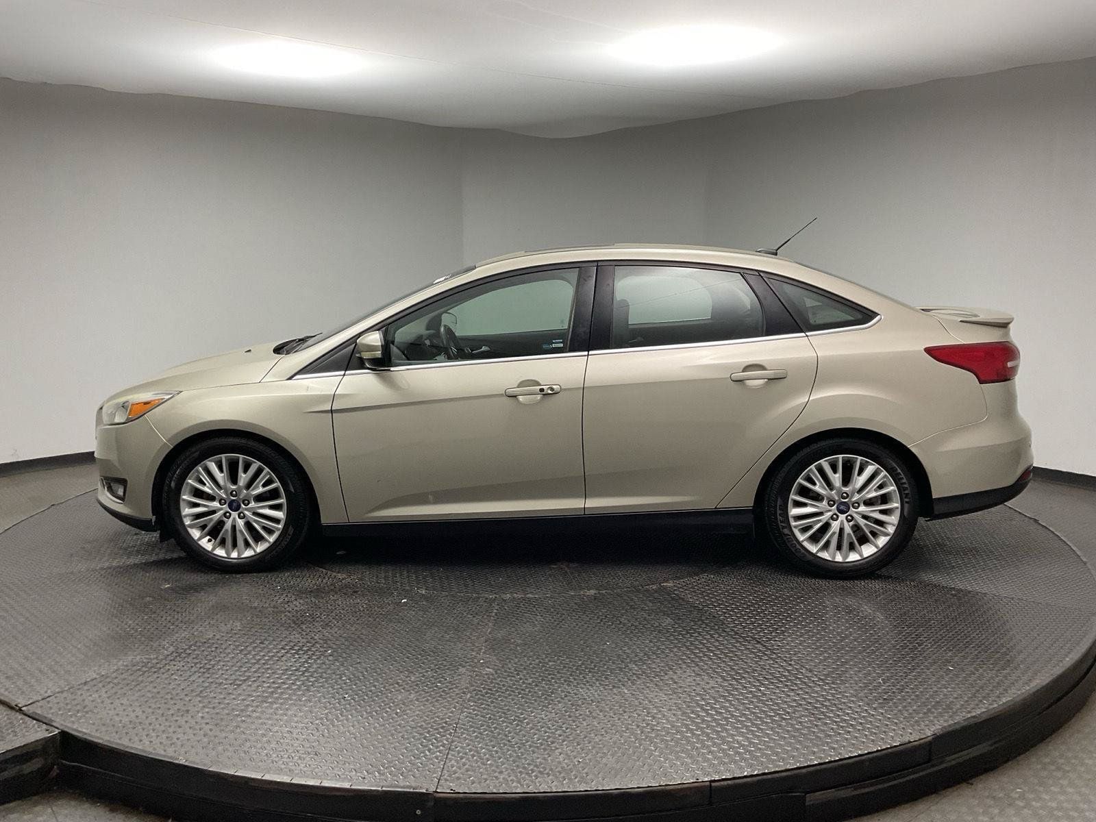 Used 2017 Ford Focus Titanium FWD image 4